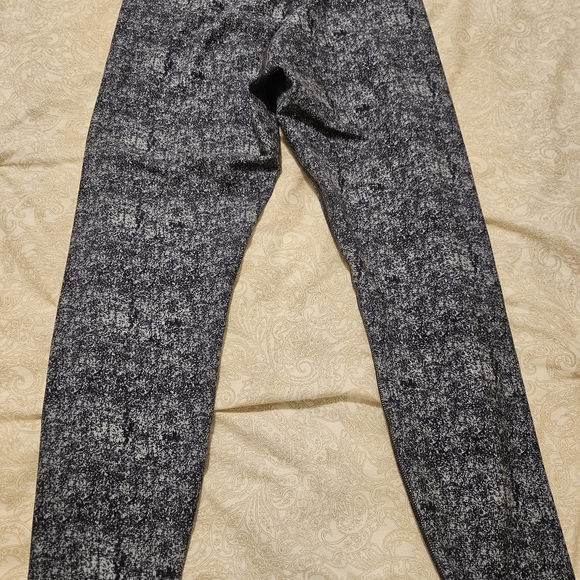 Peloton Bundle Leggings Small. First Is Reversable. - Picture 9 of 9
